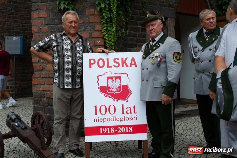 Zdjęcie w galerii na portalu naszraciborz.pl: Raciborski król kurkowy AD 2018 zasiadł na tronie i pozdrowił raciborzan  wiadomości z regionu