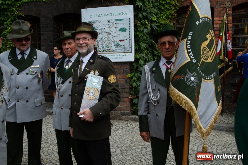 Zdjęcie w galerii na portalu naszraciborz.pl: Raciborski król kurkowy AD 2018 zasiadł na tronie i pozdrowił raciborzan  wiadomości z regionu