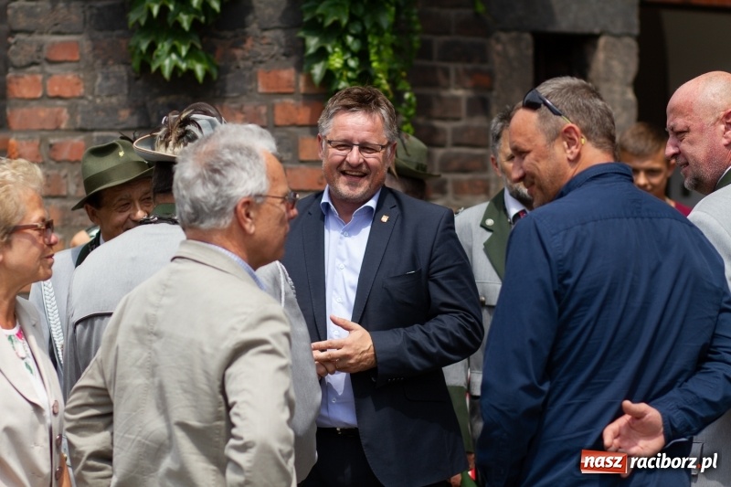Zdjęcie w galerii na portalu naszraciborz.pl: Raciborski król kurkowy AD 2018 zasiadł na tronie i pozdrowił raciborzan  wiadomości z regionu