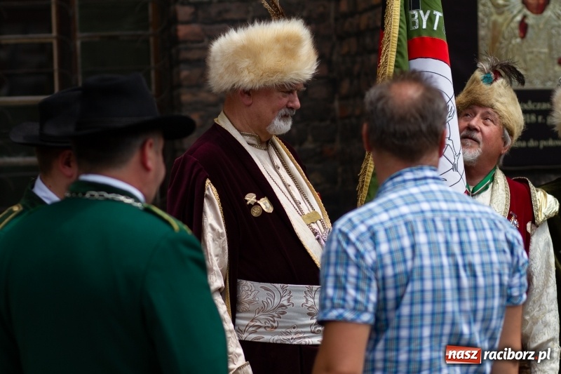 Zdjęcie w galerii na portalu naszraciborz.pl: Raciborski król kurkowy AD 2018 zasiadł na tronie i pozdrowił raciborzan  wiadomości z regionu