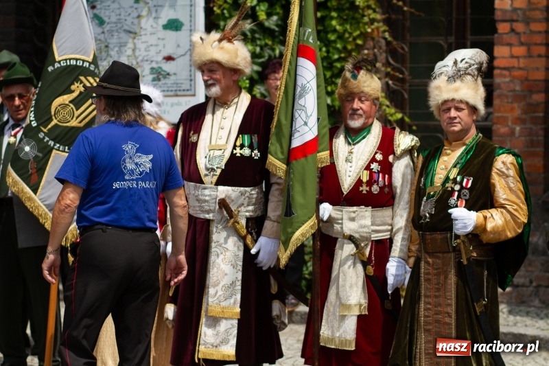 Zdjęcie w galerii na portalu naszraciborz.pl: Raciborski król kurkowy AD 2018 zasiadł na tronie i pozdrowił raciborzan  wiadomości z regionu