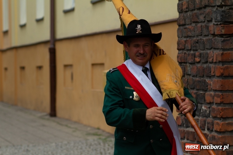 Zdjęcie w galerii na portalu naszraciborz.pl: Raciborski król kurkowy AD 2018 zasiadł na tronie i pozdrowił raciborzan  wiadomości z regionu