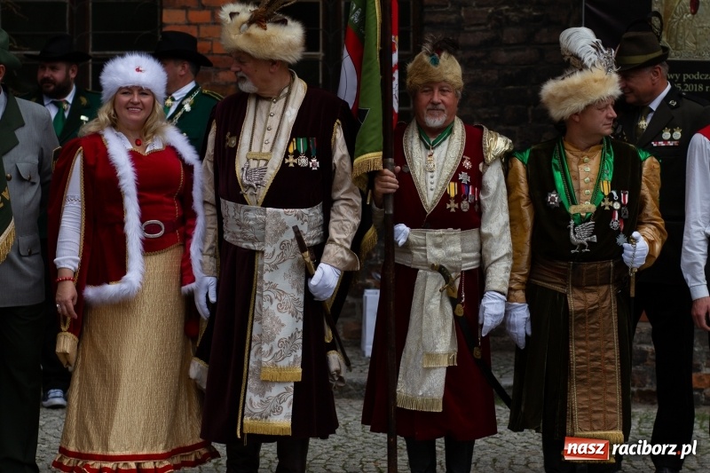 Zdjęcie w galerii na portalu naszraciborz.pl: Raciborski król kurkowy AD 2018 zasiadł na tronie i pozdrowił raciborzan  wiadomości z regionu