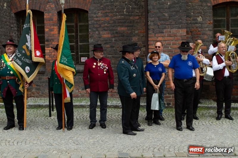 Zdjęcie w galerii na portalu naszraciborz.pl: Raciborski król kurkowy AD 2018 zasiadł na tronie i pozdrowił raciborzan  wiadomości z regionu