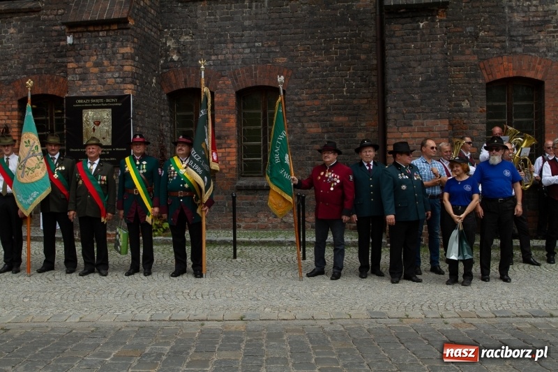 Zdjęcie w galerii na portalu naszraciborz.pl: Raciborski król kurkowy AD 2018 zasiadł na tronie i pozdrowił raciborzan  wiadomości z regionu