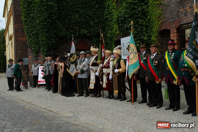 Zdjęcie w galerii na portalu naszraciborz.pl: Raciborski król kurkowy AD 2018 zasiadł na tronie i pozdrowił raciborzan  wiadomości z regionu