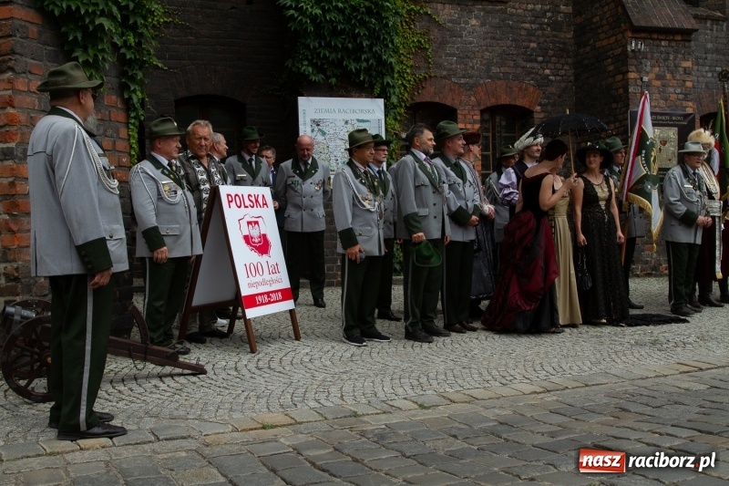 Zdjęcie w galerii na portalu naszraciborz.pl: Raciborski król kurkowy AD 2018 zasiadł na tronie i pozdrowił raciborzan  wiadomości z regionu