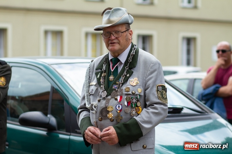 Zdjęcie w galerii na portalu naszraciborz.pl: Raciborski król kurkowy AD 2018 zasiadł na tronie i pozdrowił raciborzan  wiadomości z regionu