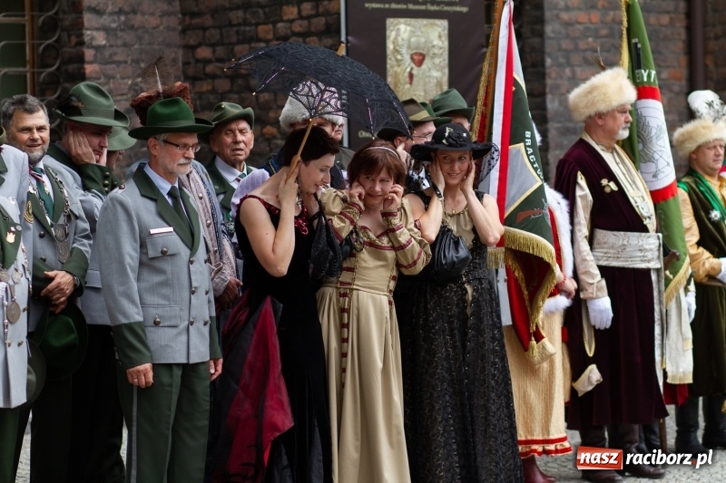 Zdjęcie w galerii na portalu naszraciborz.pl: Raciborski król kurkowy AD 2018 zasiadł na tronie i pozdrowił raciborzan  wiadomości z regionu