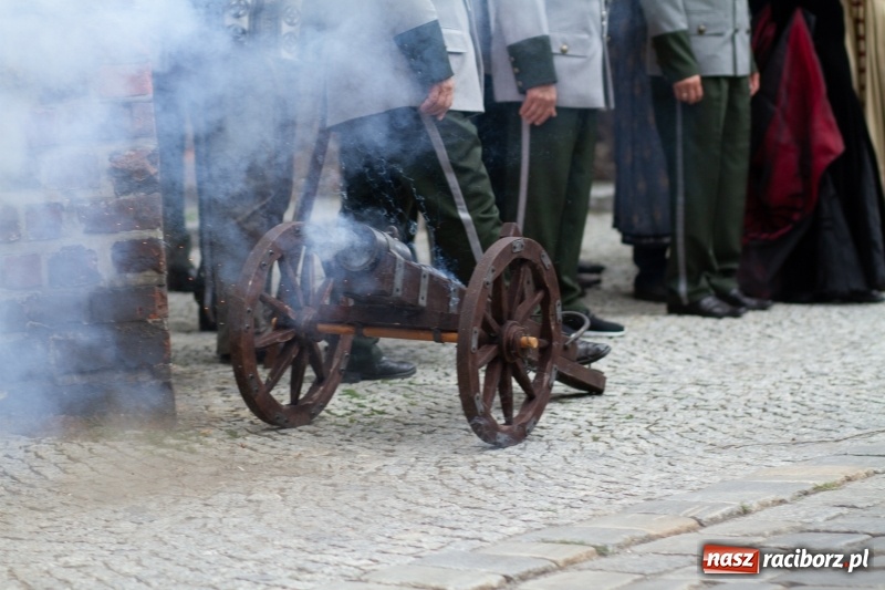 Zdjęcie w galerii na portalu naszraciborz.pl: Raciborski król kurkowy AD 2018 zasiadł na tronie i pozdrowił raciborzan  wiadomości z regionu