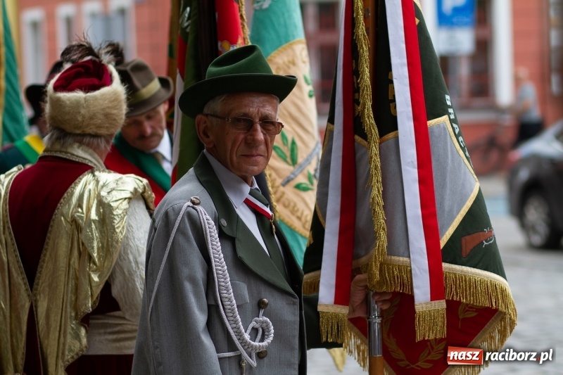 Zdjęcie w galerii na portalu naszraciborz.pl: Raciborski król kurkowy AD 2018 zasiadł na tronie i pozdrowił raciborzan  wiadomości z regionu