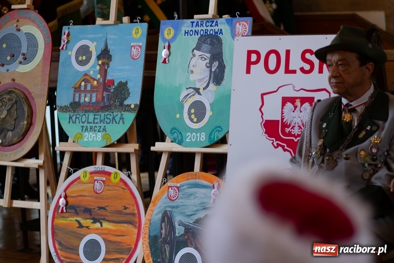 Zdjęcie w galerii na portalu naszraciborz.pl: Raciborski król kurkowy AD 2018 zasiadł na tronie i pozdrowił raciborzan  wiadomości z regionu