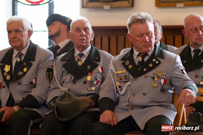 Zdjęcie w galerii na portalu naszraciborz.pl: Raciborski król kurkowy AD 2018 zasiadł na tronie i pozdrowił raciborzan  wiadomości z regionu