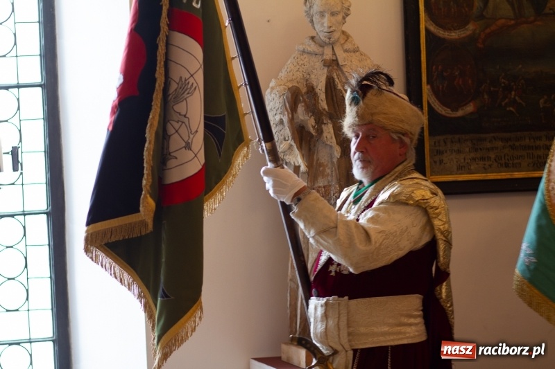 Zdjęcie w galerii na portalu naszraciborz.pl: Raciborski król kurkowy AD 2018 zasiadł na tronie i pozdrowił raciborzan  wiadomości z regionu