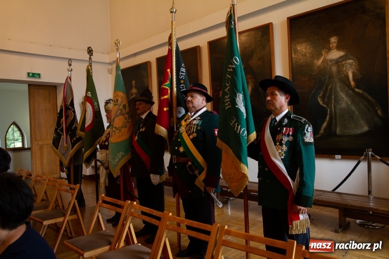 Zdjęcie w galerii na portalu naszraciborz.pl: Raciborski król kurkowy AD 2018 zasiadł na tronie i pozdrowił raciborzan  wiadomości z regionu