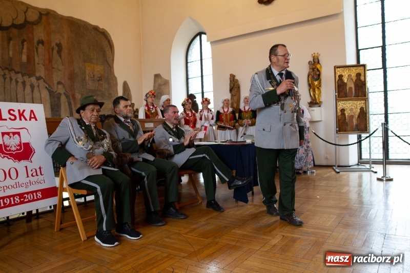 Zdjęcie w galerii na portalu naszraciborz.pl: Raciborski król kurkowy AD 2018 zasiadł na tronie i pozdrowił raciborzan  wiadomości z regionu