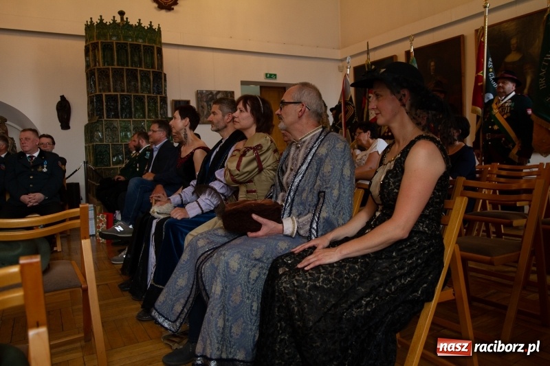 Zdjęcie w galerii na portalu naszraciborz.pl: Raciborski król kurkowy AD 2018 zasiadł na tronie i pozdrowił raciborzan  wiadomości z regionu