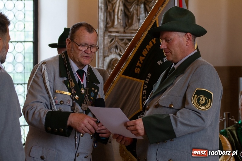 Zdjęcie w galerii na portalu naszraciborz.pl: Raciborski król kurkowy AD 2018 zasiadł na tronie i pozdrowił raciborzan  wiadomości z regionu