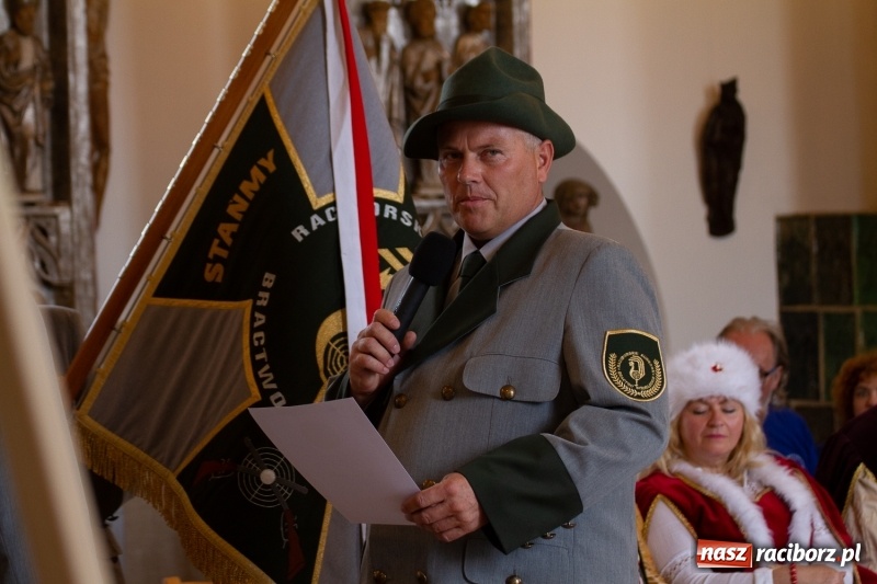 Zdjęcie w galerii na portalu naszraciborz.pl: Raciborski król kurkowy AD 2018 zasiadł na tronie i pozdrowił raciborzan  wiadomości z regionu