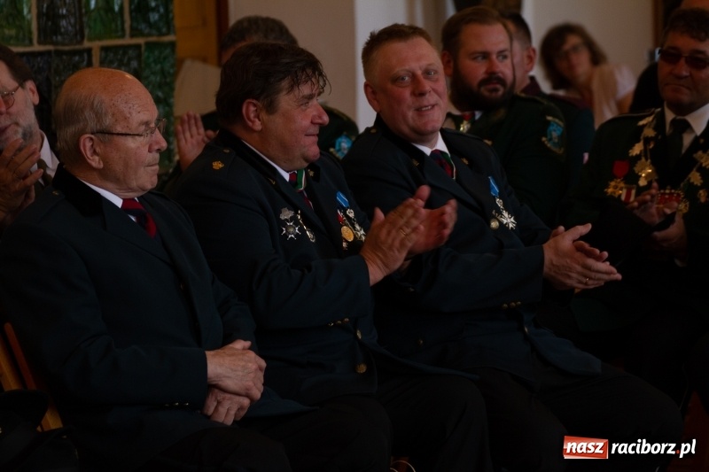 Zdjęcie w galerii na portalu naszraciborz.pl: Raciborski król kurkowy AD 2018 zasiadł na tronie i pozdrowił raciborzan  wiadomości z regionu