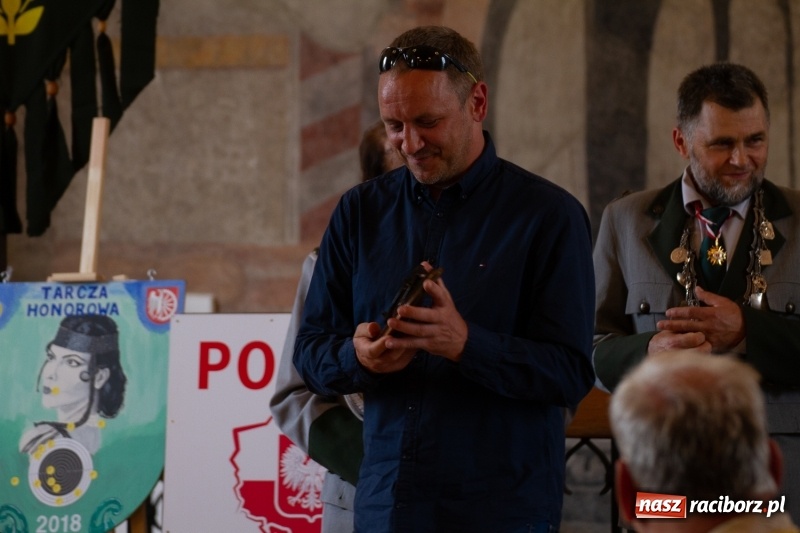 Zdjęcie w galerii na portalu naszraciborz.pl: Raciborski król kurkowy AD 2018 zasiadł na tronie i pozdrowił raciborzan  wiadomości z regionu