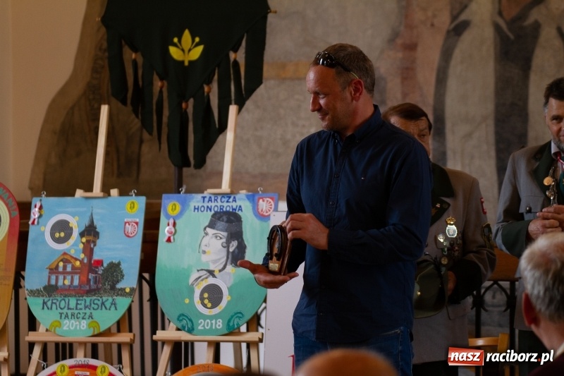 Zdjęcie w galerii na portalu naszraciborz.pl: Raciborski król kurkowy AD 2018 zasiadł na tronie i pozdrowił raciborzan  wiadomości z regionu