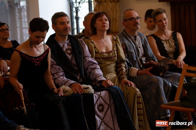 Zdjęcie w galerii na portalu naszraciborz.pl: Raciborski król kurkowy AD 2018 zasiadł na tronie i pozdrowił raciborzan  wiadomości z regionu