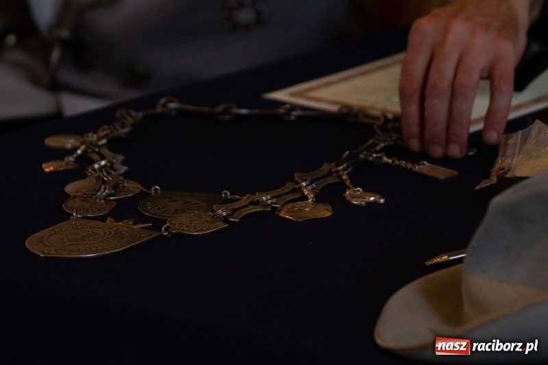 Zdjęcie w galerii na portalu naszraciborz.pl: Raciborski król kurkowy AD 2018 zasiadł na tronie i pozdrowił raciborzan  wiadomości z regionu