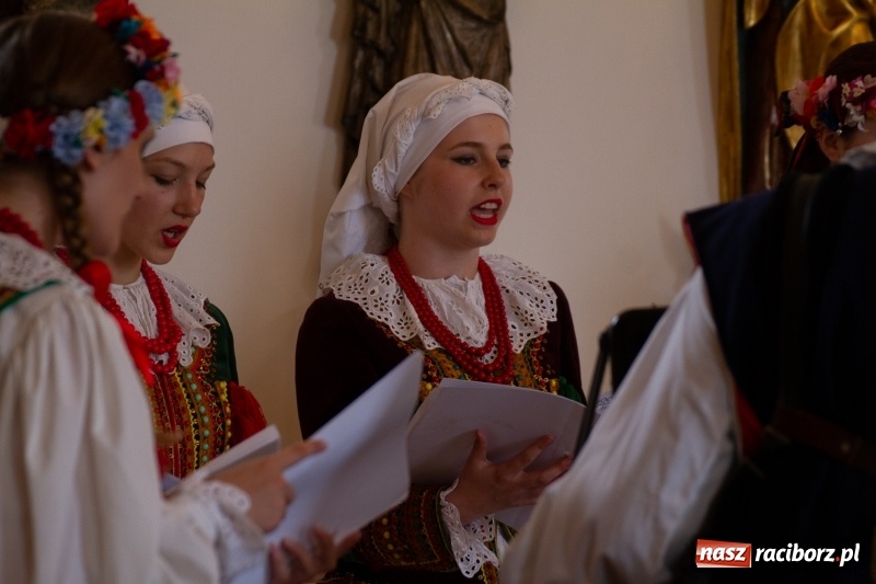 Zdjęcie w galerii na portalu naszraciborz.pl: Raciborski król kurkowy AD 2018 zasiadł na tronie i pozdrowił raciborzan  wiadomości z regionu