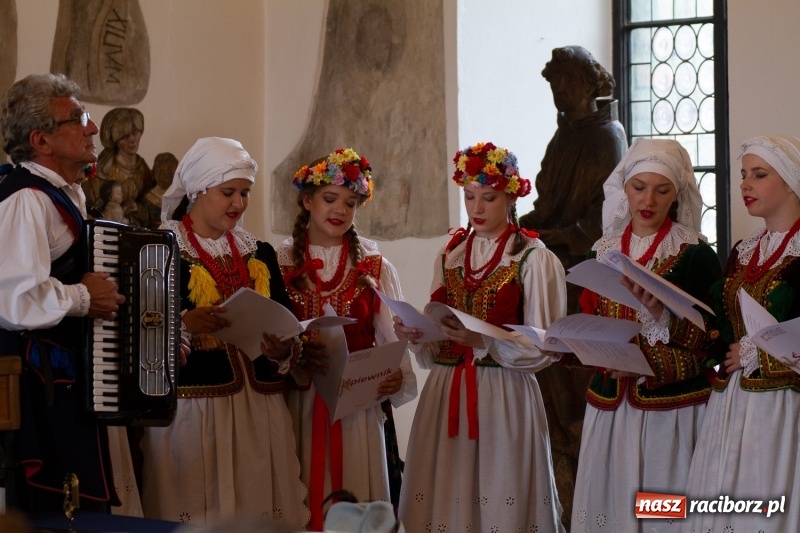 Zdjęcie w galerii na portalu naszraciborz.pl: Raciborski król kurkowy AD 2018 zasiadł na tronie i pozdrowił raciborzan  wiadomości z regionu