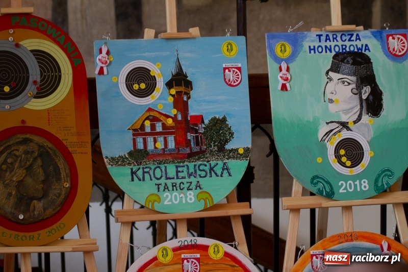 Zdjęcie w galerii na portalu naszraciborz.pl: Raciborski król kurkowy AD 2018 zasiadł na tronie i pozdrowił raciborzan  wiadomości z regionu