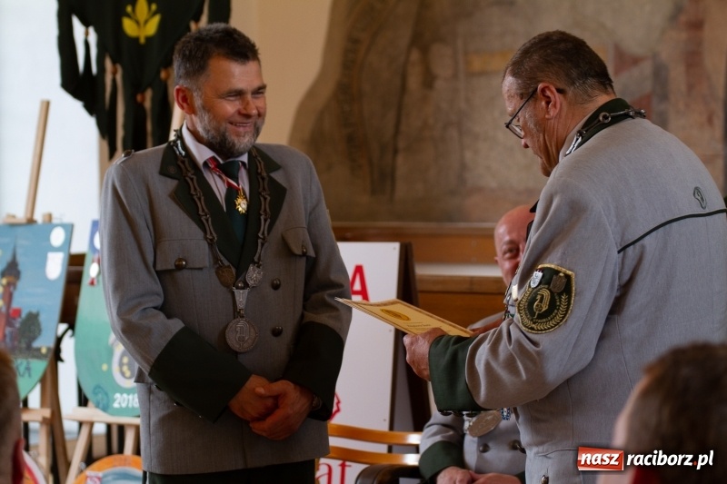 Zdjęcie w galerii na portalu naszraciborz.pl: Raciborski król kurkowy AD 2018 zasiadł na tronie i pozdrowił raciborzan  wiadomości z regionu