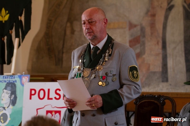 Zdjęcie w galerii na portalu naszraciborz.pl: Raciborski król kurkowy AD 2018 zasiadł na tronie i pozdrowił raciborzan  wiadomości z regionu