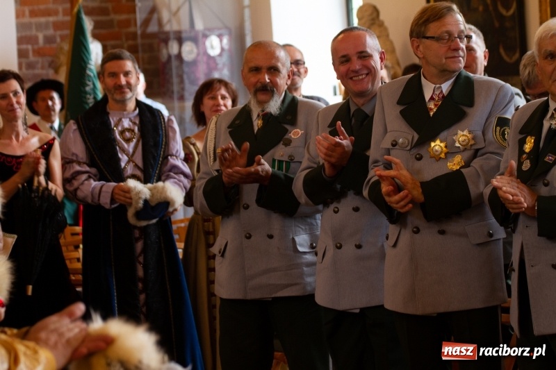 Zdjęcie w galerii na portalu naszraciborz.pl: Raciborski król kurkowy AD 2018 zasiadł na tronie i pozdrowił raciborzan  wiadomości z regionu