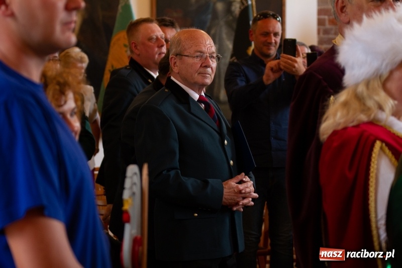 Zdjęcie w galerii na portalu naszraciborz.pl: Raciborski król kurkowy AD 2018 zasiadł na tronie i pozdrowił raciborzan  wiadomości z regionu