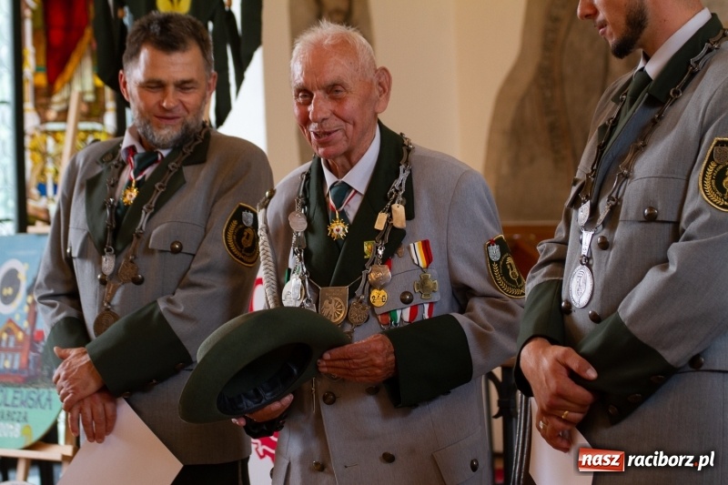 Zdjęcie w galerii na portalu naszraciborz.pl: Raciborski król kurkowy AD 2018 zasiadł na tronie i pozdrowił raciborzan  wiadomości z regionu