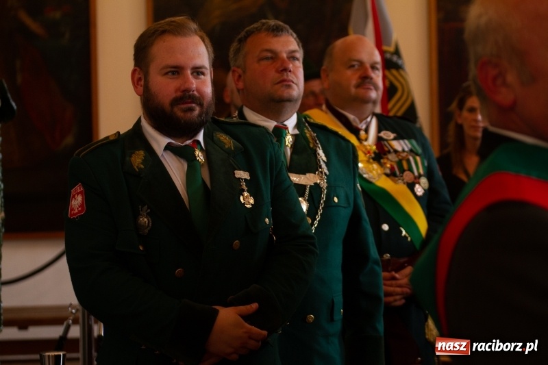 Zdjęcie w galerii na portalu naszraciborz.pl: Raciborski król kurkowy AD 2018 zasiadł na tronie i pozdrowił raciborzan  wiadomości z regionu