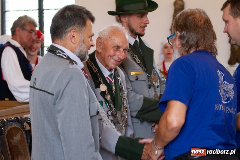 Zdjęcie w galerii na portalu naszraciborz.pl: Raciborski król kurkowy AD 2018 zasiadł na tronie i pozdrowił raciborzan  wiadomości z regionu