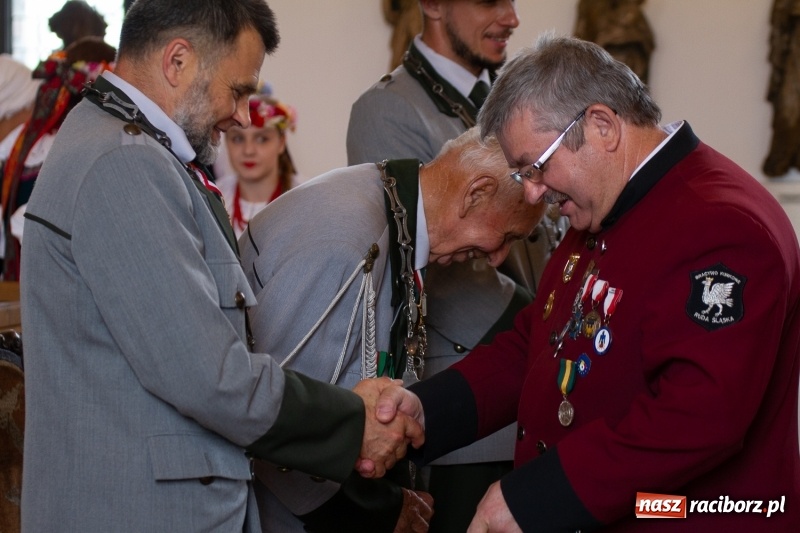 Zdjęcie w galerii na portalu naszraciborz.pl: Raciborski król kurkowy AD 2018 zasiadł na tronie i pozdrowił raciborzan  wiadomości z regionu