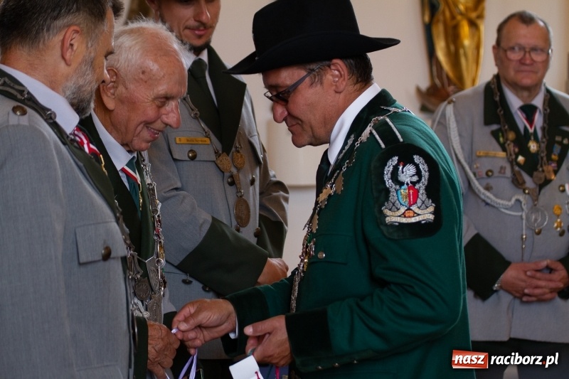 Zdjęcie w galerii na portalu naszraciborz.pl: Raciborski król kurkowy AD 2018 zasiadł na tronie i pozdrowił raciborzan  wiadomości z regionu