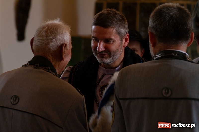 Zdjęcie w galerii na portalu naszraciborz.pl: Raciborski król kurkowy AD 2018 zasiadł na tronie i pozdrowił raciborzan  wiadomości z regionu