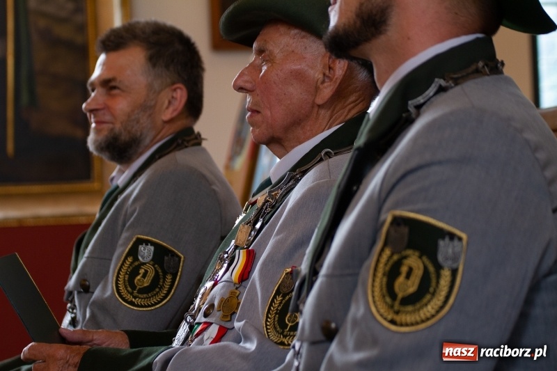 Zdjęcie w galerii na portalu naszraciborz.pl: Raciborski król kurkowy AD 2018 zasiadł na tronie i pozdrowił raciborzan  wiadomości z regionu