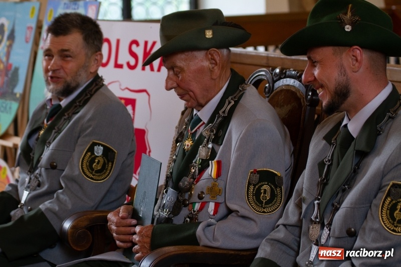 Zdjęcie w galerii na portalu naszraciborz.pl: Raciborski król kurkowy AD 2018 zasiadł na tronie i pozdrowił raciborzan  wiadomości z regionu