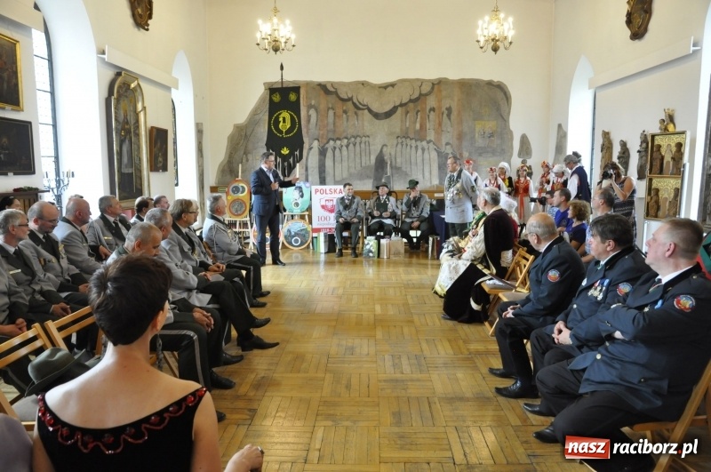 Zdjęcie w galerii na portalu naszraciborz.pl: Raciborski król kurkowy AD 2018 zasiadł na tronie i pozdrowił raciborzan  wiadomości z regionu