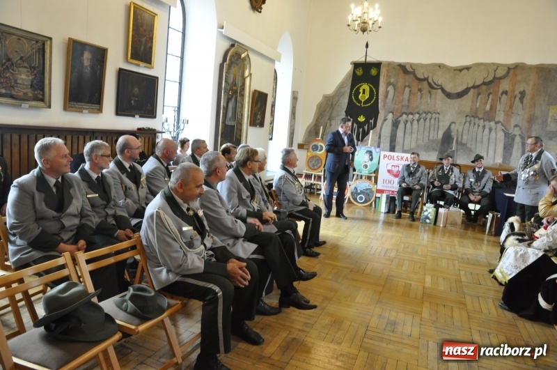 Zdjęcie w galerii na portalu naszraciborz.pl: Raciborski król kurkowy AD 2018 zasiadł na tronie i pozdrowił raciborzan  wiadomości z regionu