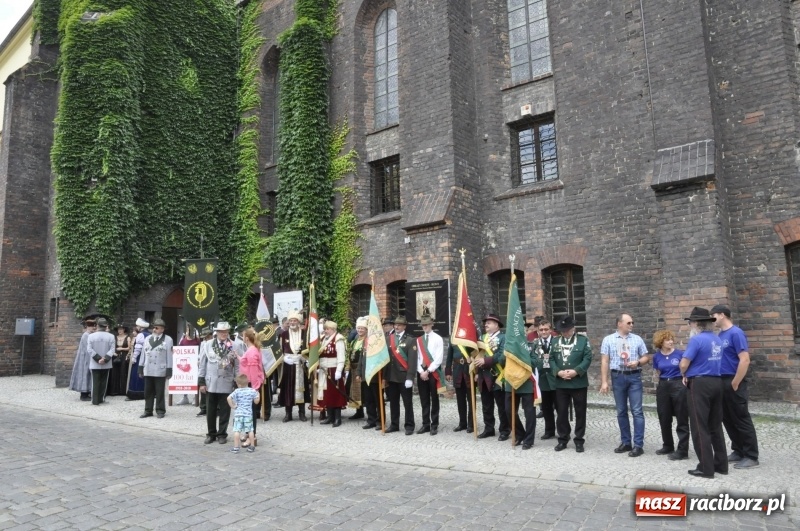Zdjęcie w galerii na portalu naszraciborz.pl: Raciborski król kurkowy AD 2018 zasiadł na tronie i pozdrowił raciborzan  wiadomości z regionu