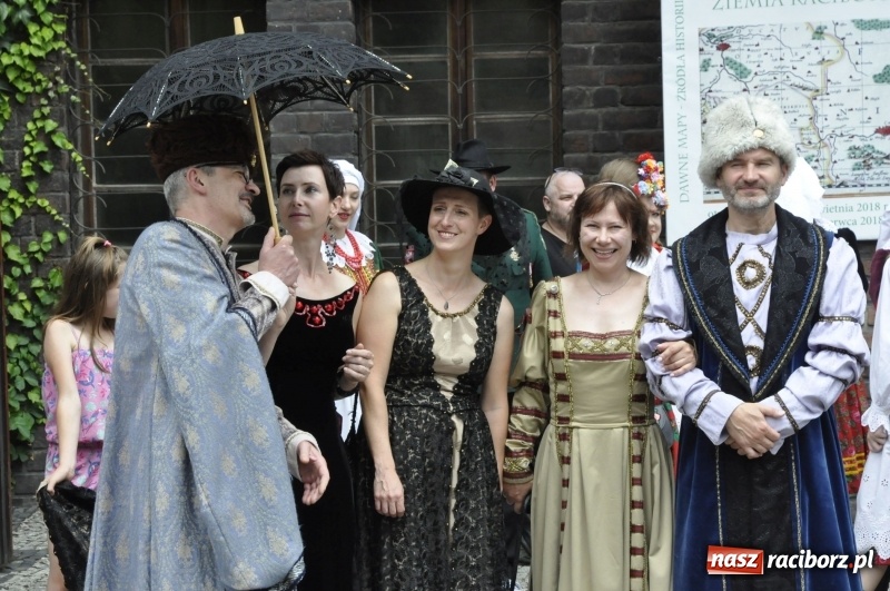 Zdjęcie w galerii na portalu naszraciborz.pl: Raciborski król kurkowy AD 2018 zasiadł na tronie i pozdrowił raciborzan  wiadomości z regionu