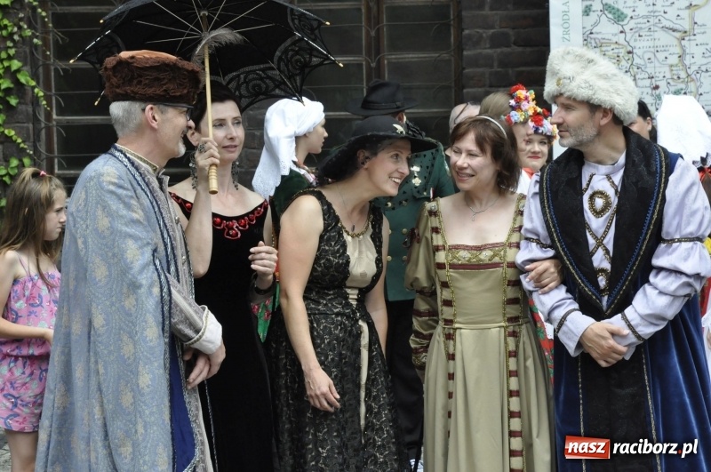 Zdjęcie w galerii na portalu naszraciborz.pl: Raciborski król kurkowy AD 2018 zasiadł na tronie i pozdrowił raciborzan  wiadomości z regionu