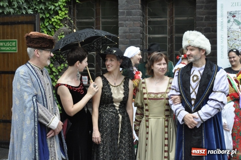 Zdjęcie w galerii na portalu naszraciborz.pl: Raciborski król kurkowy AD 2018 zasiadł na tronie i pozdrowił raciborzan  wiadomości z regionu