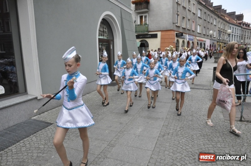 Zdjęcie w galerii na portalu naszraciborz.pl: Raciborski król kurkowy AD 2018 zasiadł na tronie i pozdrowił raciborzan  wiadomości z regionu